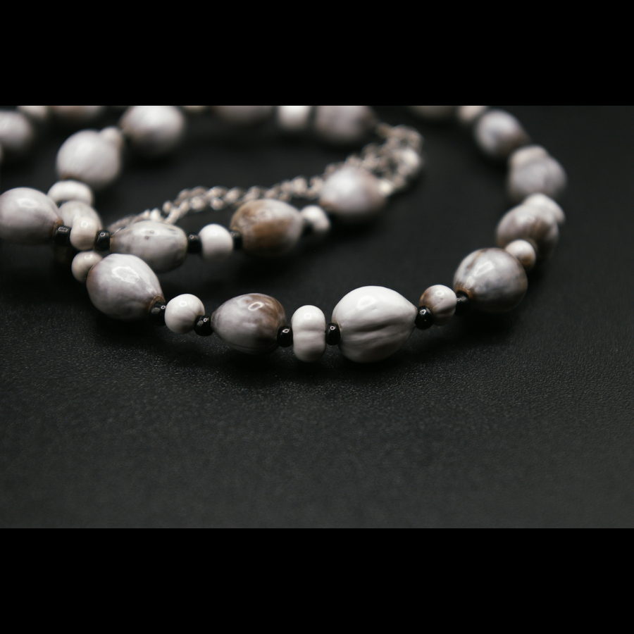 GOUTTELETTE_COLLIER_ARTISANAL_GRAINES_007