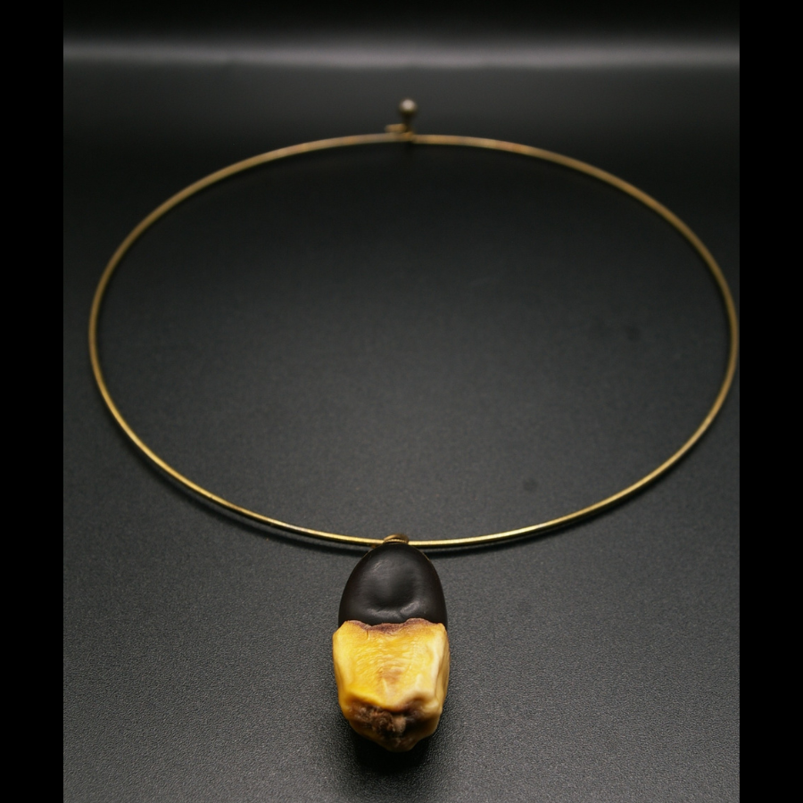 EN_JAUNE_ET_NOIR_COLLIER_ARTISANAL_GRAINES_004