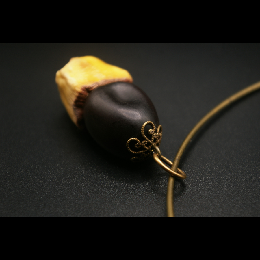 EN_JAUNE_ET_NOIR_COLLIER_ARTISANAL_GRAINES_006