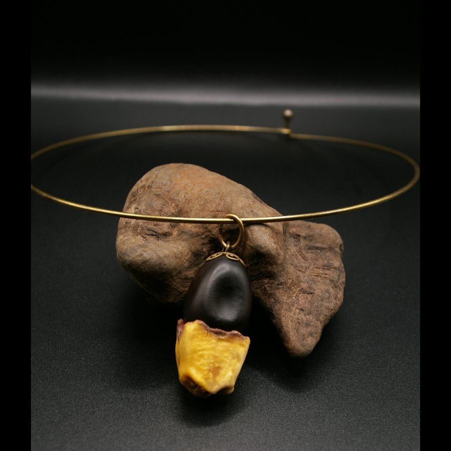 EN_JAUNE_ET_NOIR_COLLIER_ARTISANAL_GRAINES_002