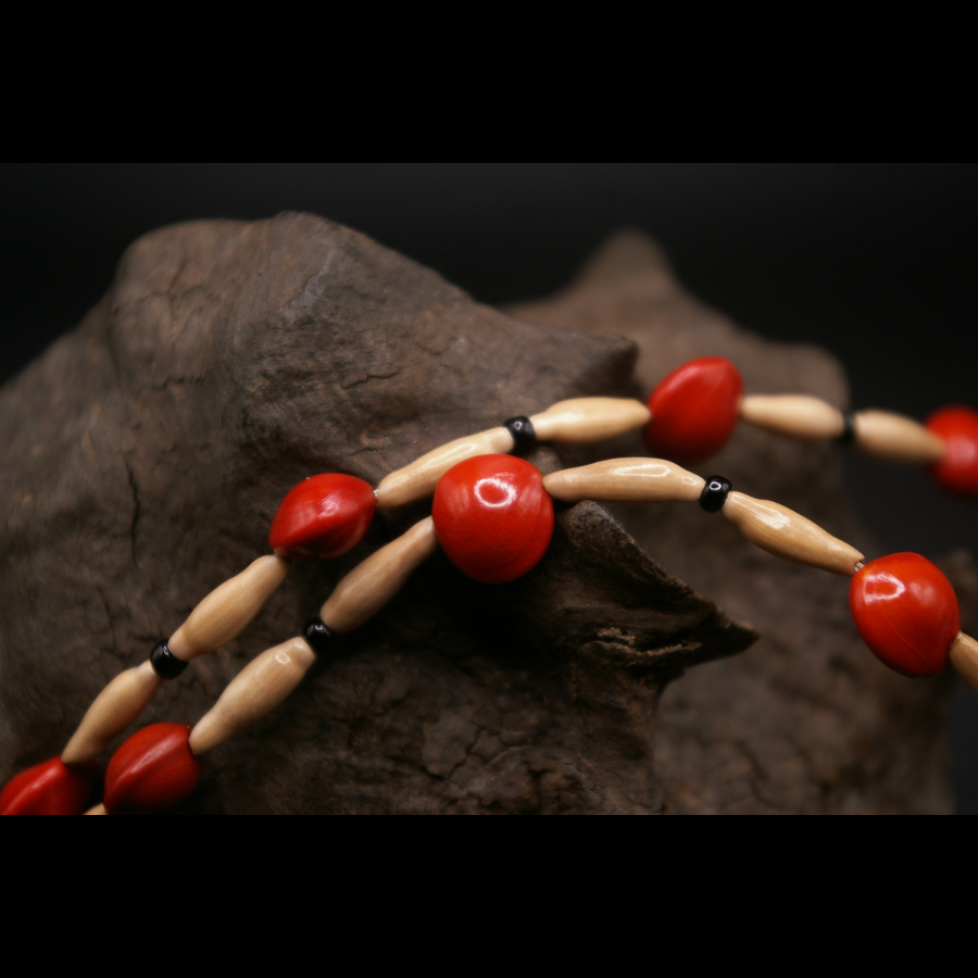 PAVONINA_COLLIER_ARTISANAL_GRAINES_005