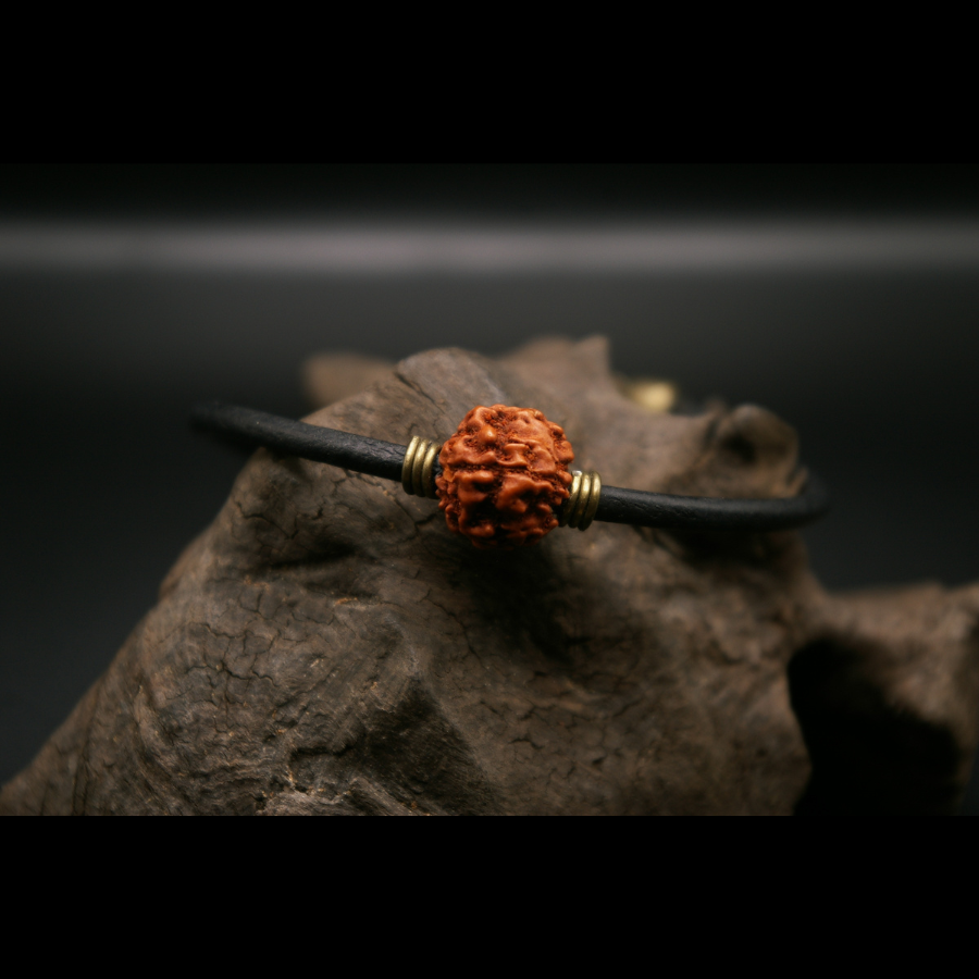 RED_RAKSHA_BRACELET_ARTISANAL_GRAINES_001