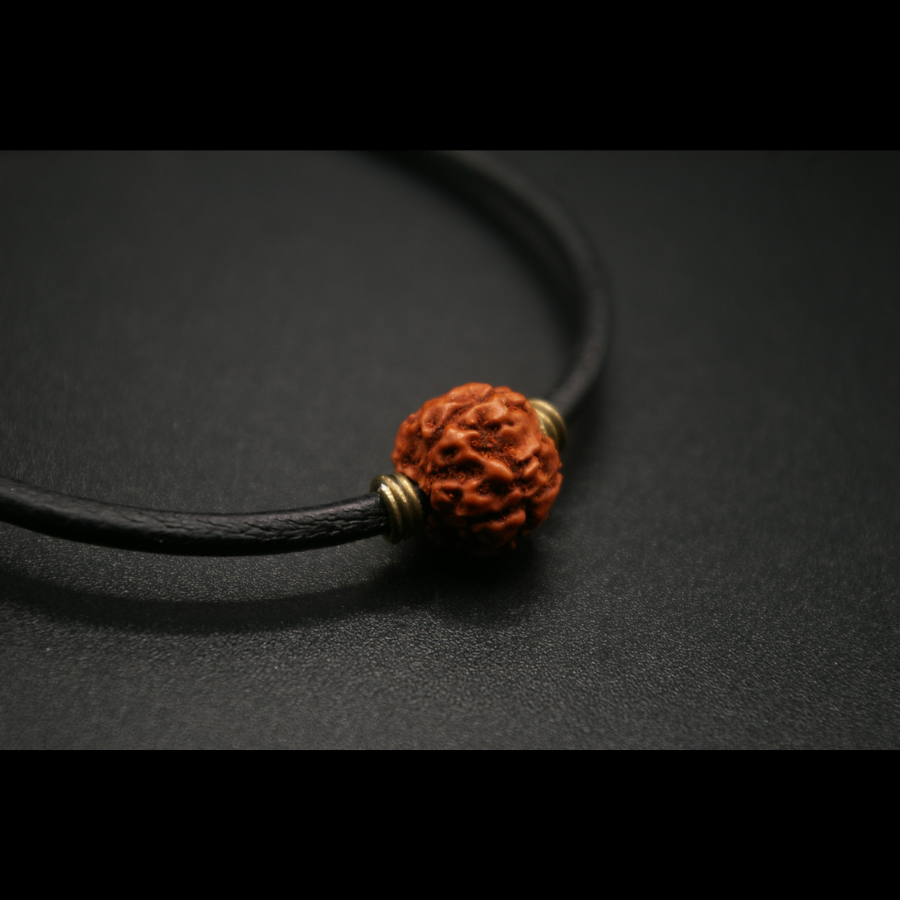 RED_RAKSHA_BRACELET_ARTISANAL_GRAINES_005