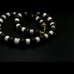 ANUBIS_COLLIER_ARTISANAL_GRAINES_004