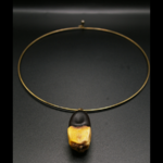 EN_JAUNE_ET_NOIR_COLLIER_ARTISANAL_GRAINES_004