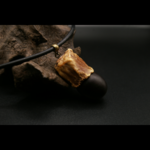 TALISMAN_AFZELIA_COLLIER_ARTISANAL_GRAINES_004