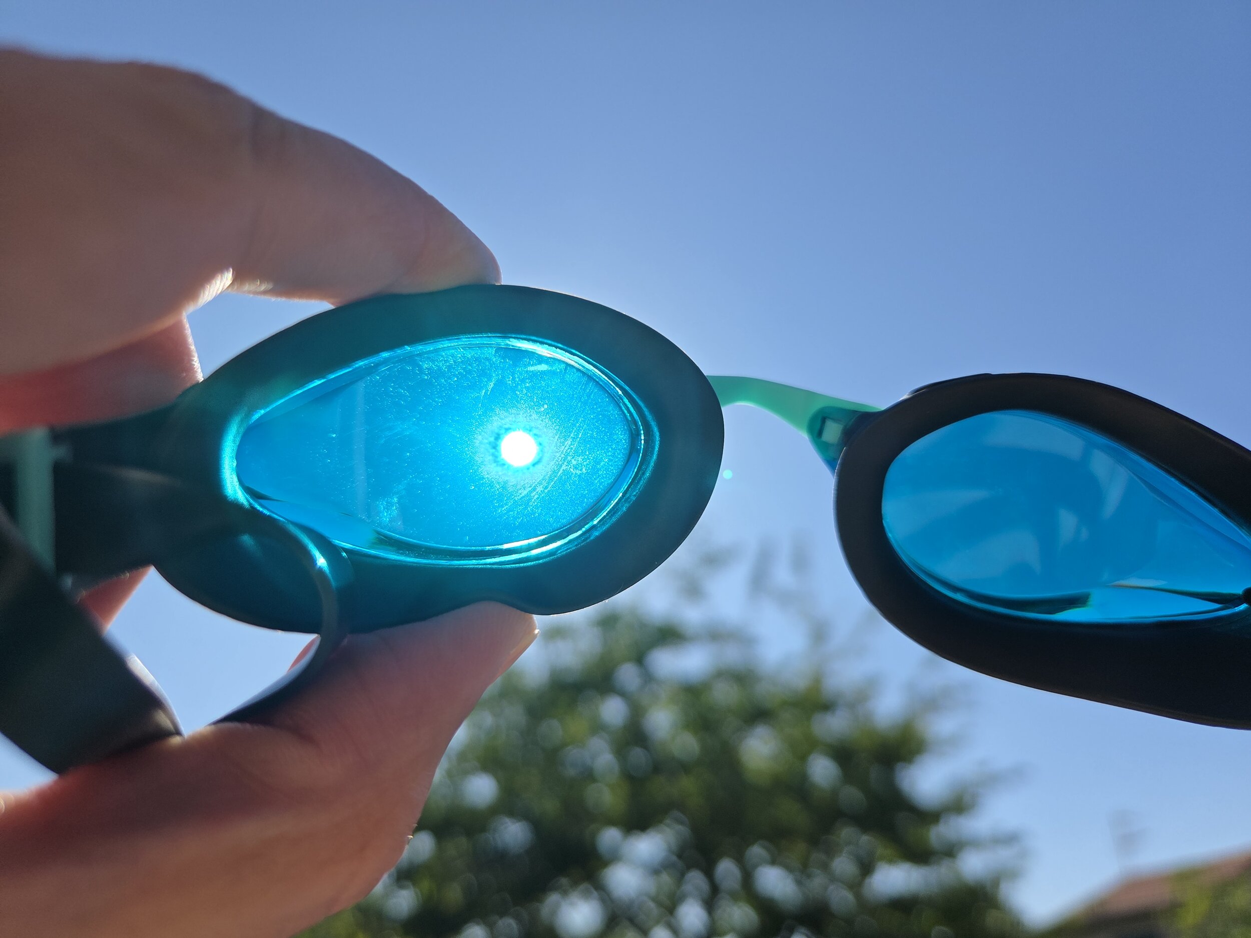 Verre miroir bleu Arena Air Sonic Mirror face au soleil