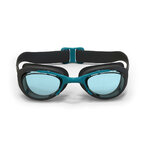Lunettes de natation Xbase vues de face, pont de nez bleu et boucle de la sangle