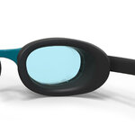 Gros plan sur un verre clair et le joint des lunettes Xbase