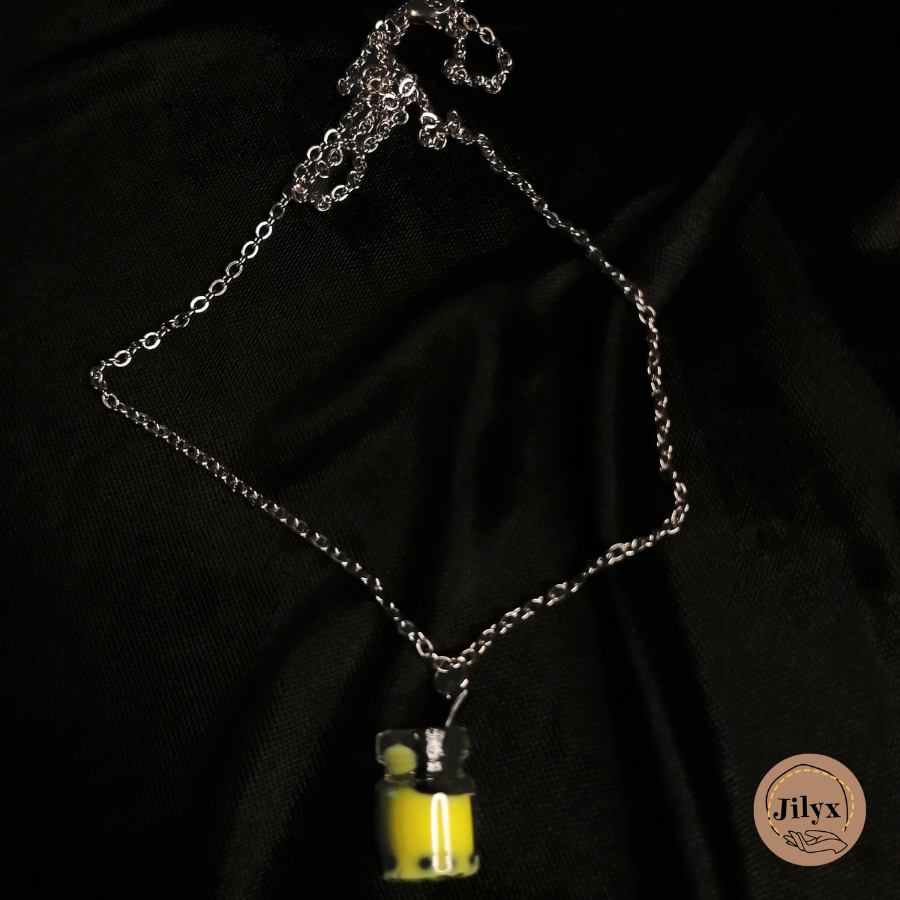 Collier avec pendentif bubble tea jaune satin