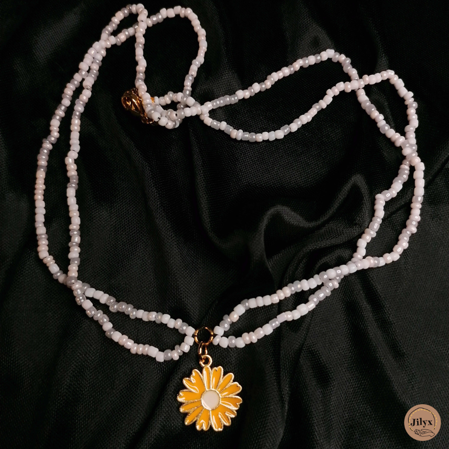 Collier ras de cou blanc pendentif fleur satin