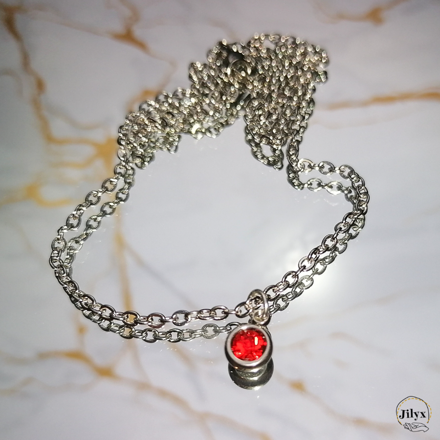 Collier argenté avec pendentif strass rouge marbre