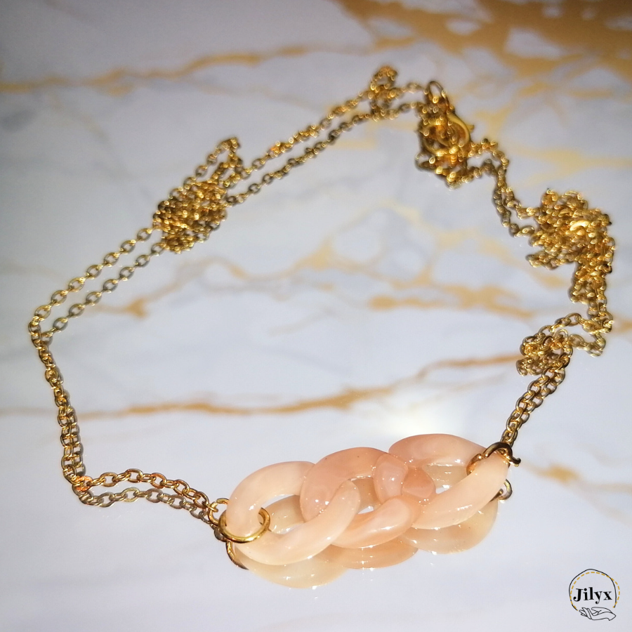 Collier doré avec pendentif chaines en résine rose marbre