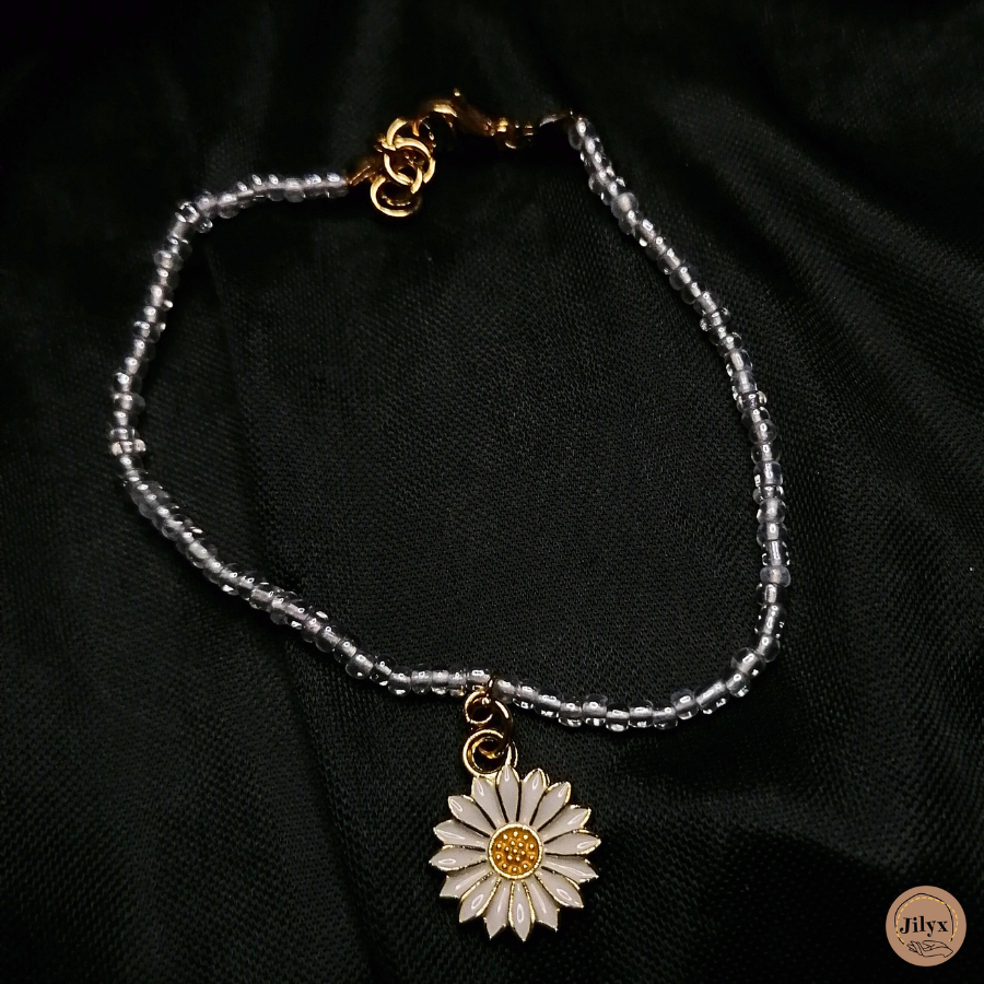 Bracelet perles blanc fleur satin