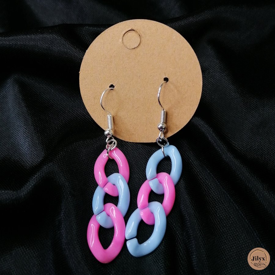 Boucles doreilles chaines grandes mailles rose et bleu satin