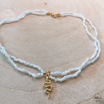 Collier serpent blanc bois