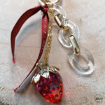 Porte clef fraise rouge bois