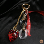 Porte clef fraise rouge satin