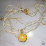 Collier ras de cou blanc pendentif fleur marbre