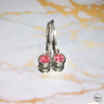 Boucles doreille argentée strass rose marbre