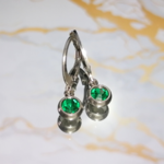 Boucles doreille argentée strass vert marbre