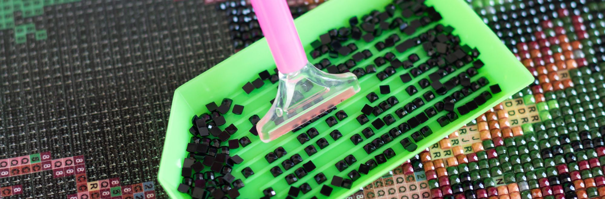 use of a sorting tray for diamond painting