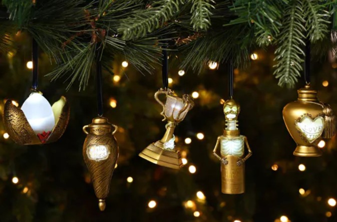 Décoration de sapin ALUMNI coupe des 3 sorciers WB650 3