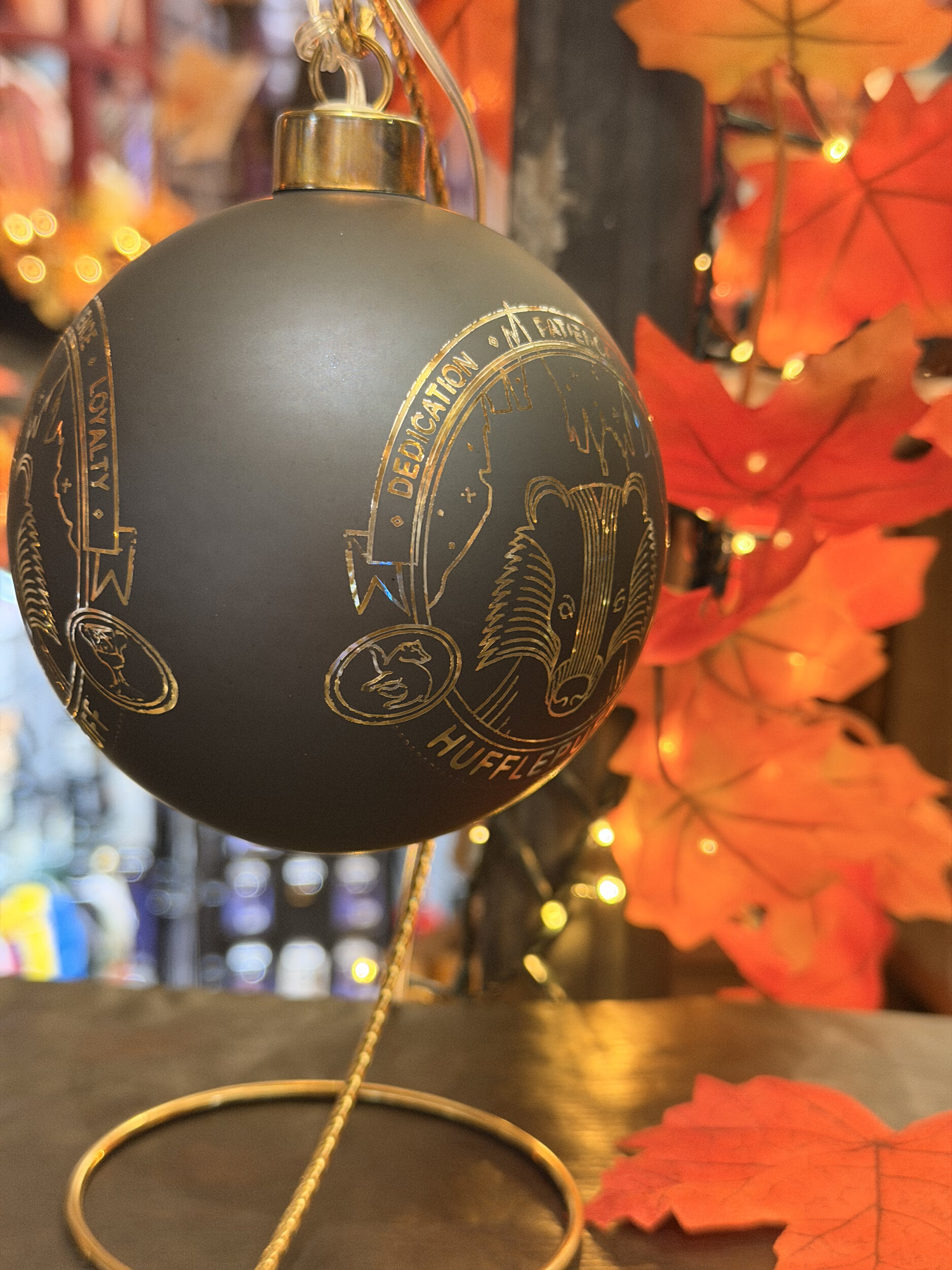 Petite_Boule_de_Noël_Lumineuse_Poufsouffle_HP24326_4