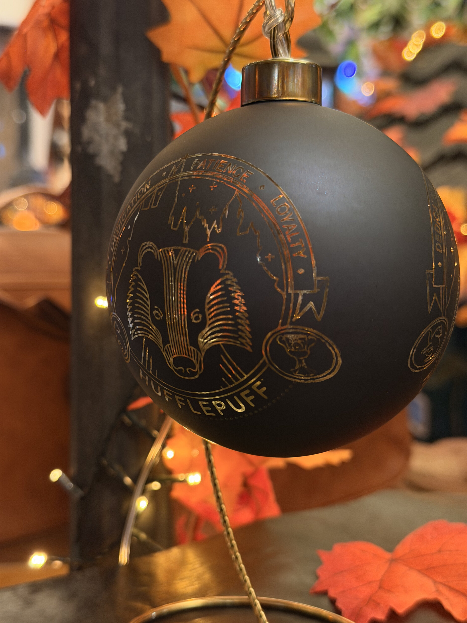 Petite_Boule_de_Noël_Lumineuse_Poufsouffle_HP24326_3