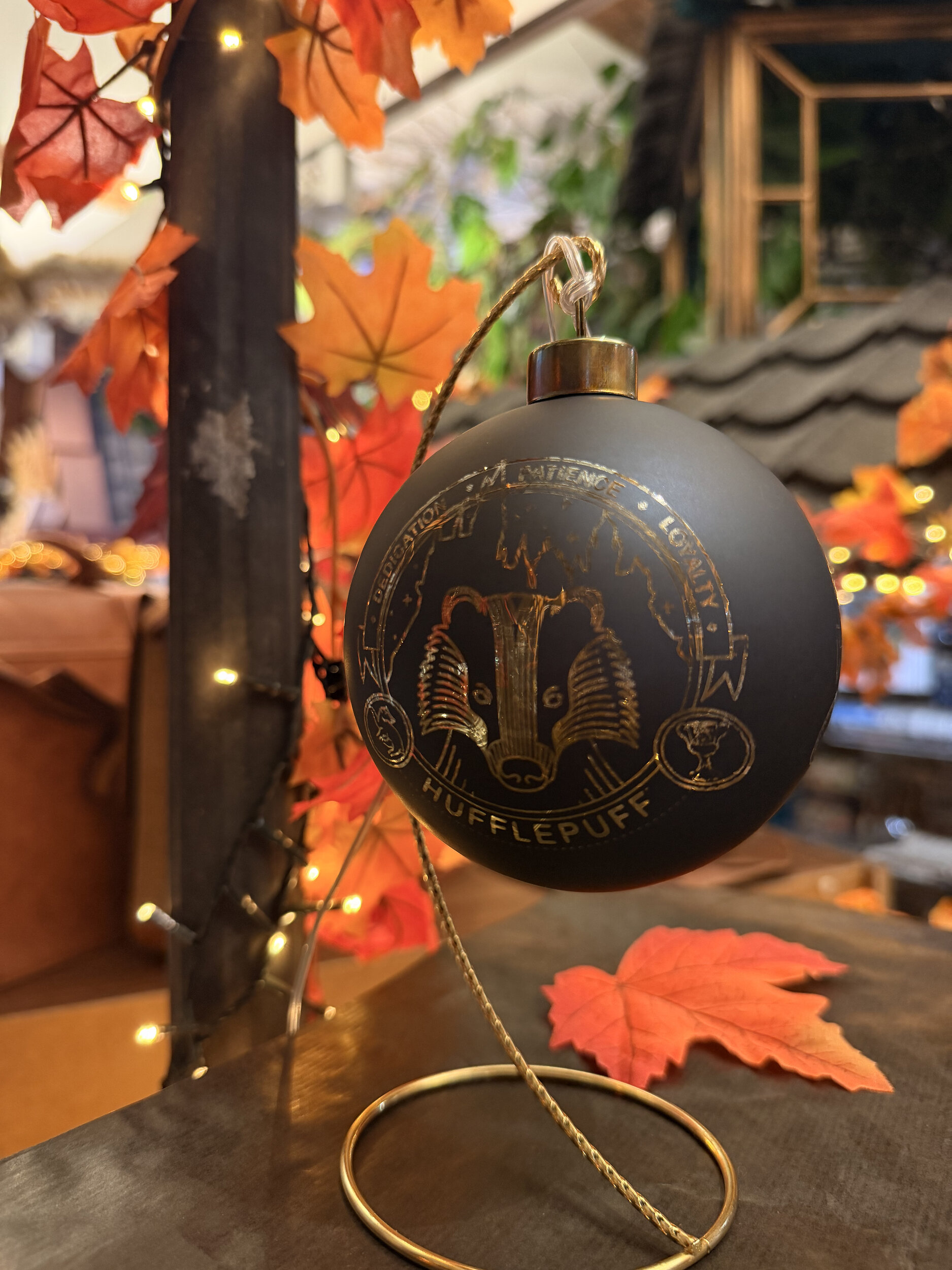 Petite_Boule_de_Noël_Lumineuse_Poufsouffle_HP24326_2