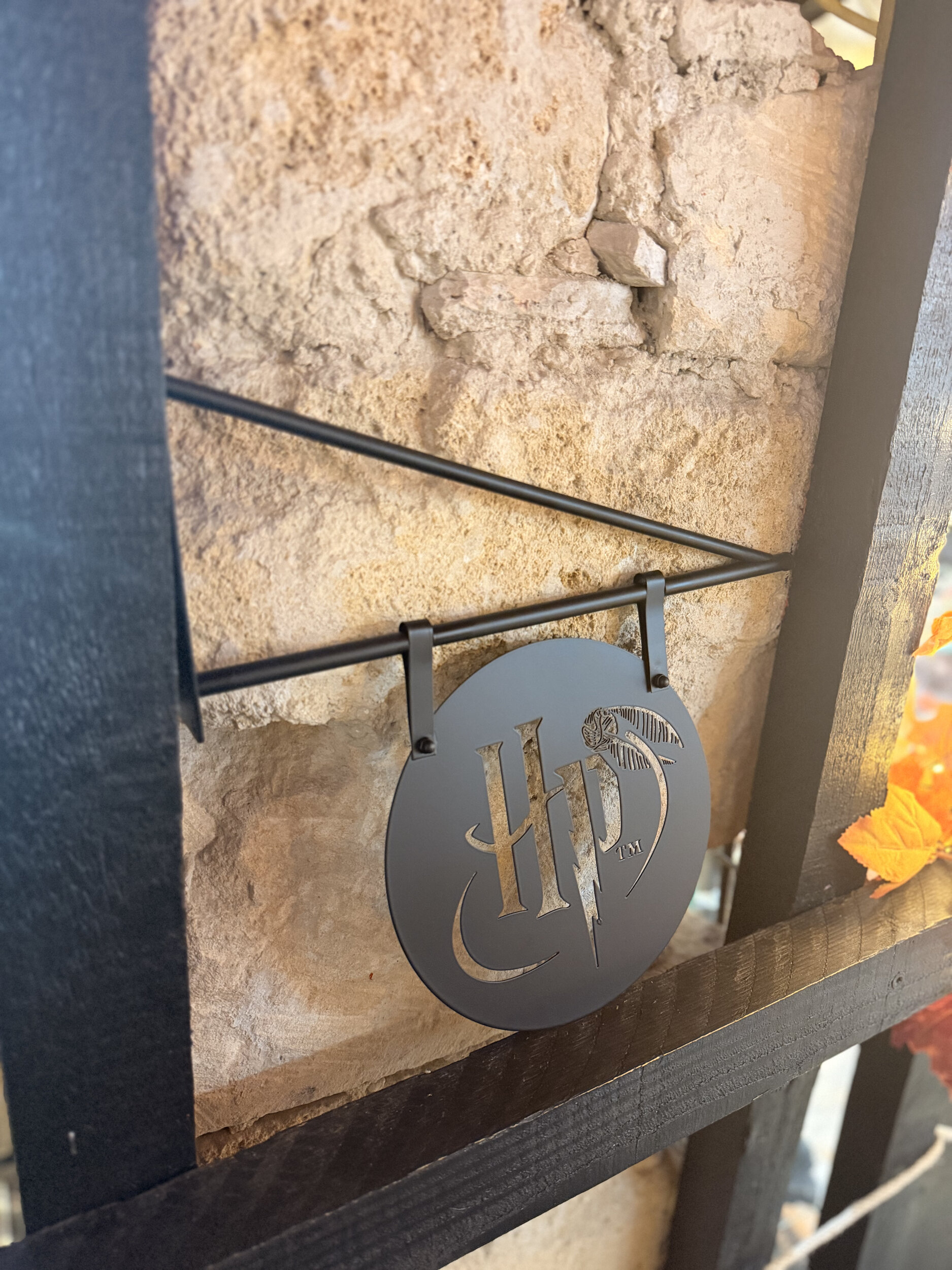 Signalétique_de_porte_et_façade_HP_enseigne_drapeau_Harry_Potter_HP81804_3
