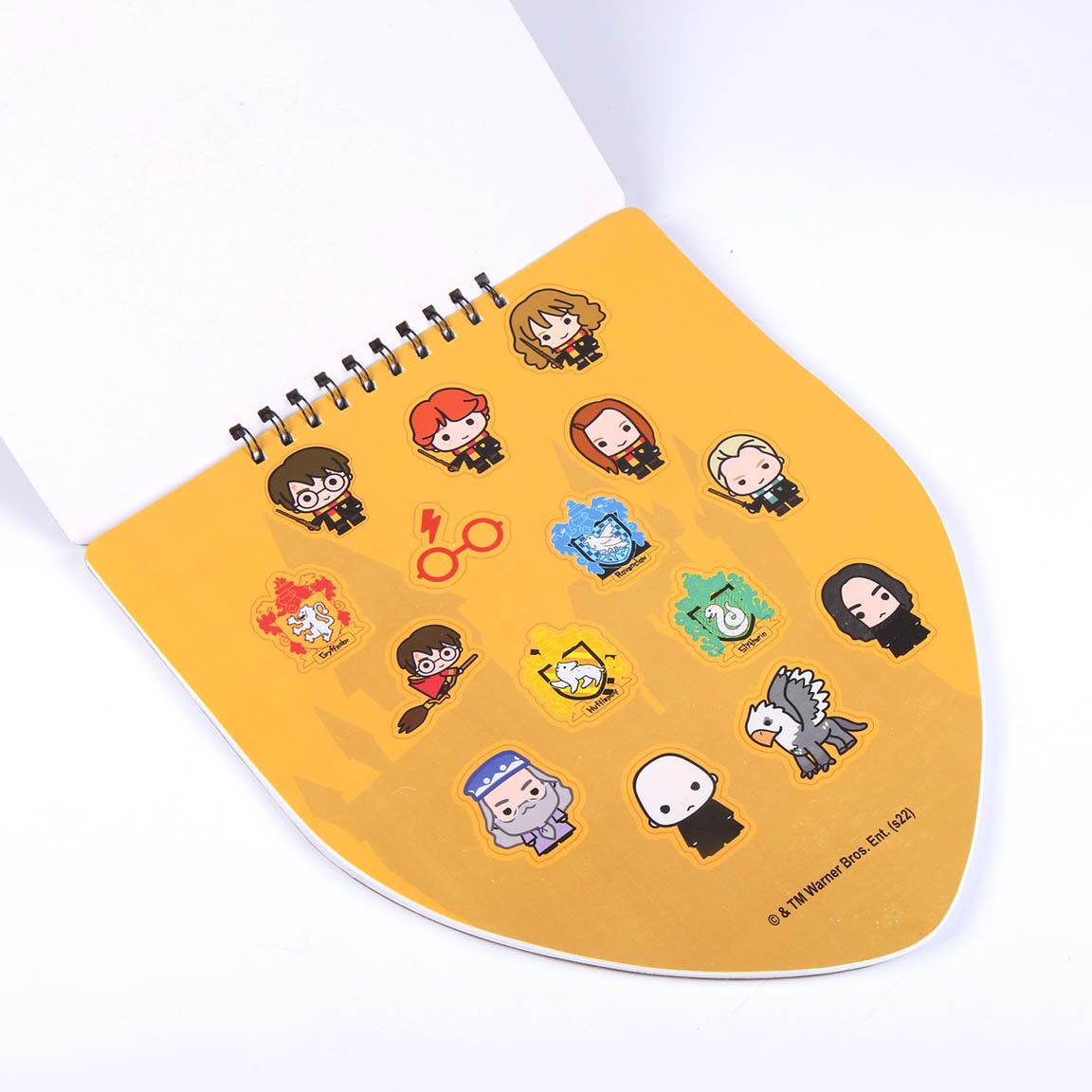 Cahier de coloriage + crayons de couleurs Harry Potter  2700000331 3