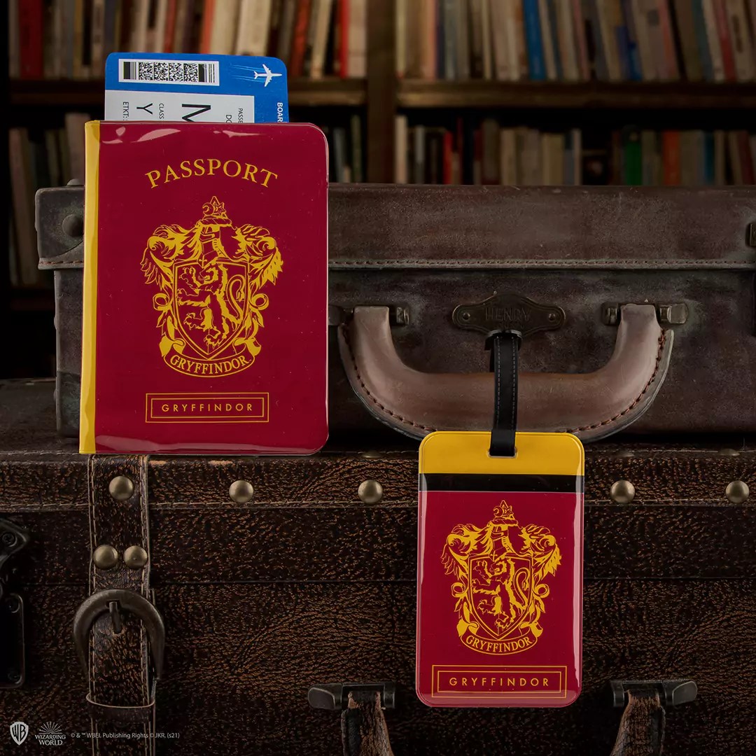 Couverture passeport avec porte-étiquette Gryffondor CR2511(3)