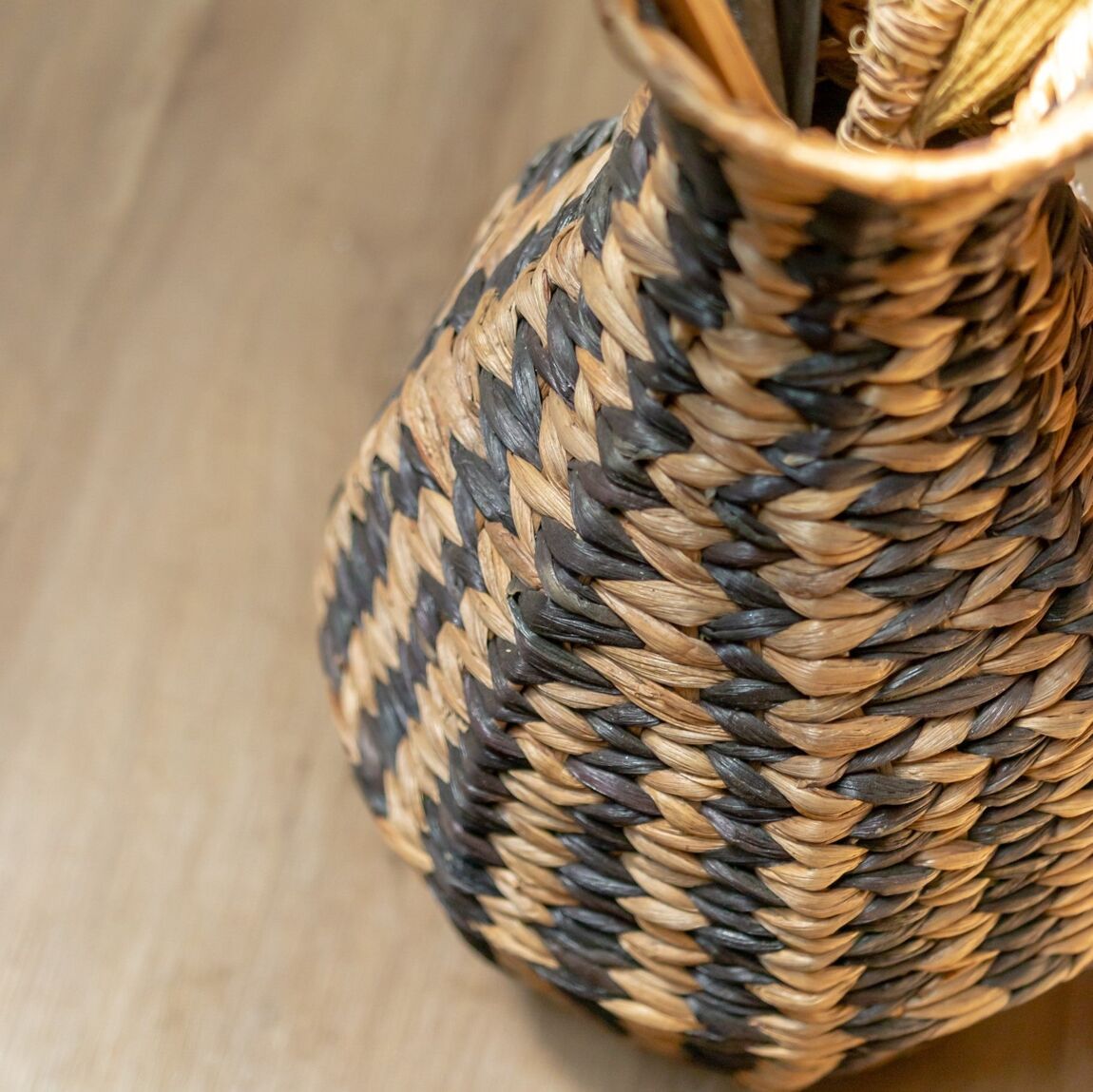 Vase DAYANA Jacinthe deau Naturel et Noir 06