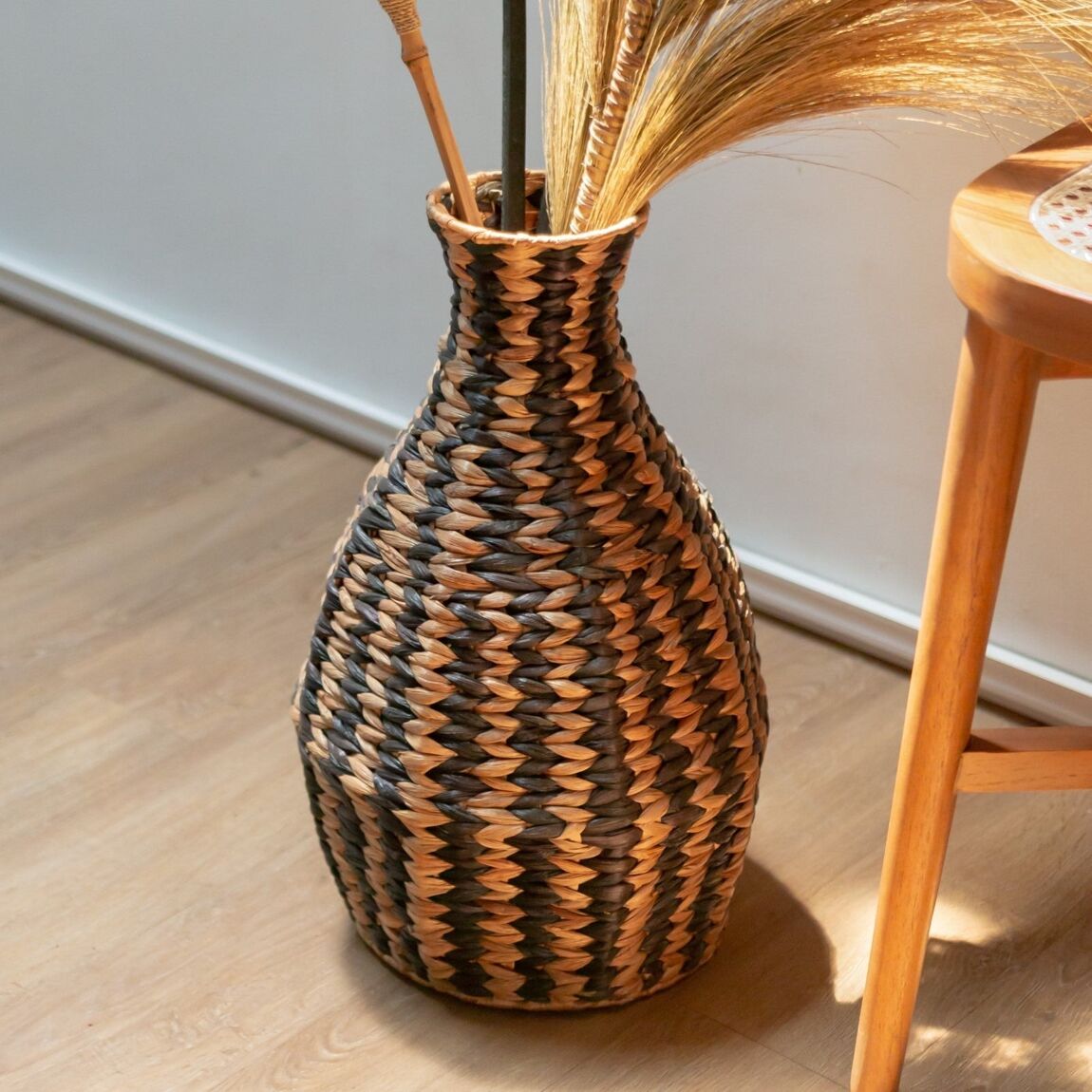 Vase DAYANA Jacinthe deau Naturel et Noir 02