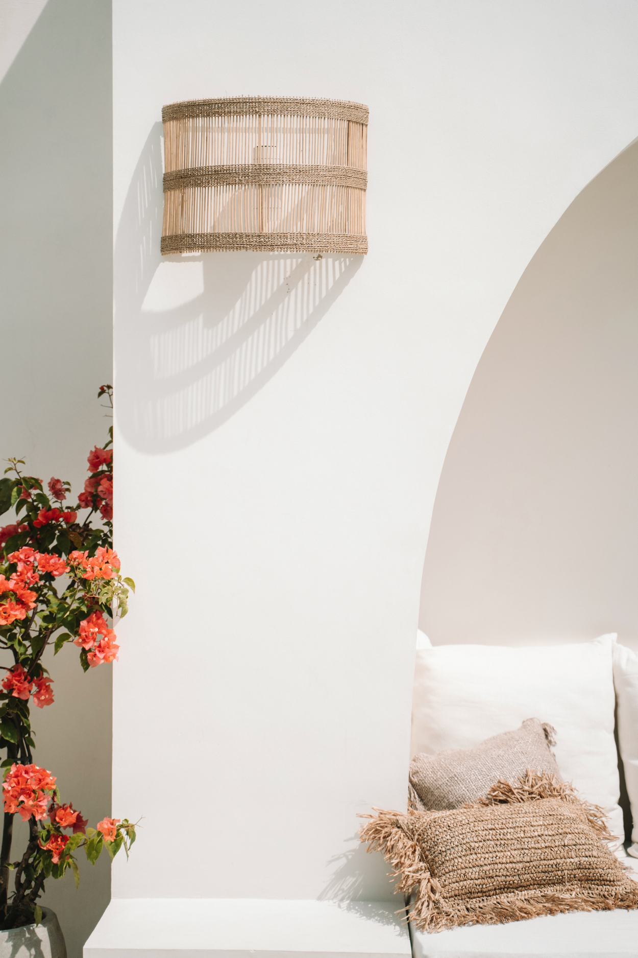 Applique murale Doedoe sur mur blanc