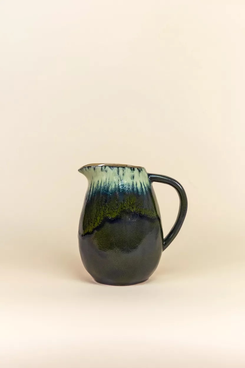 Pichet à eau bleu et vert