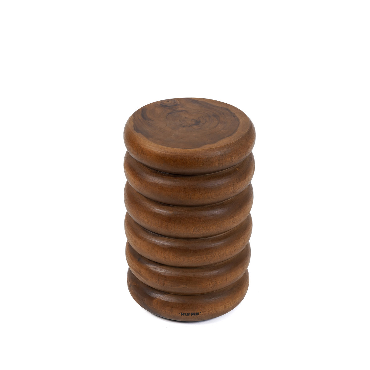 Tabouret Umiko en bois marron présenté seul, vue de trois quarts.