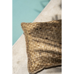 Coussin beige en jacinthe deau sur sol beige au bord dune piscine