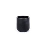 Tasse noire en terre cuite de la gamme burned