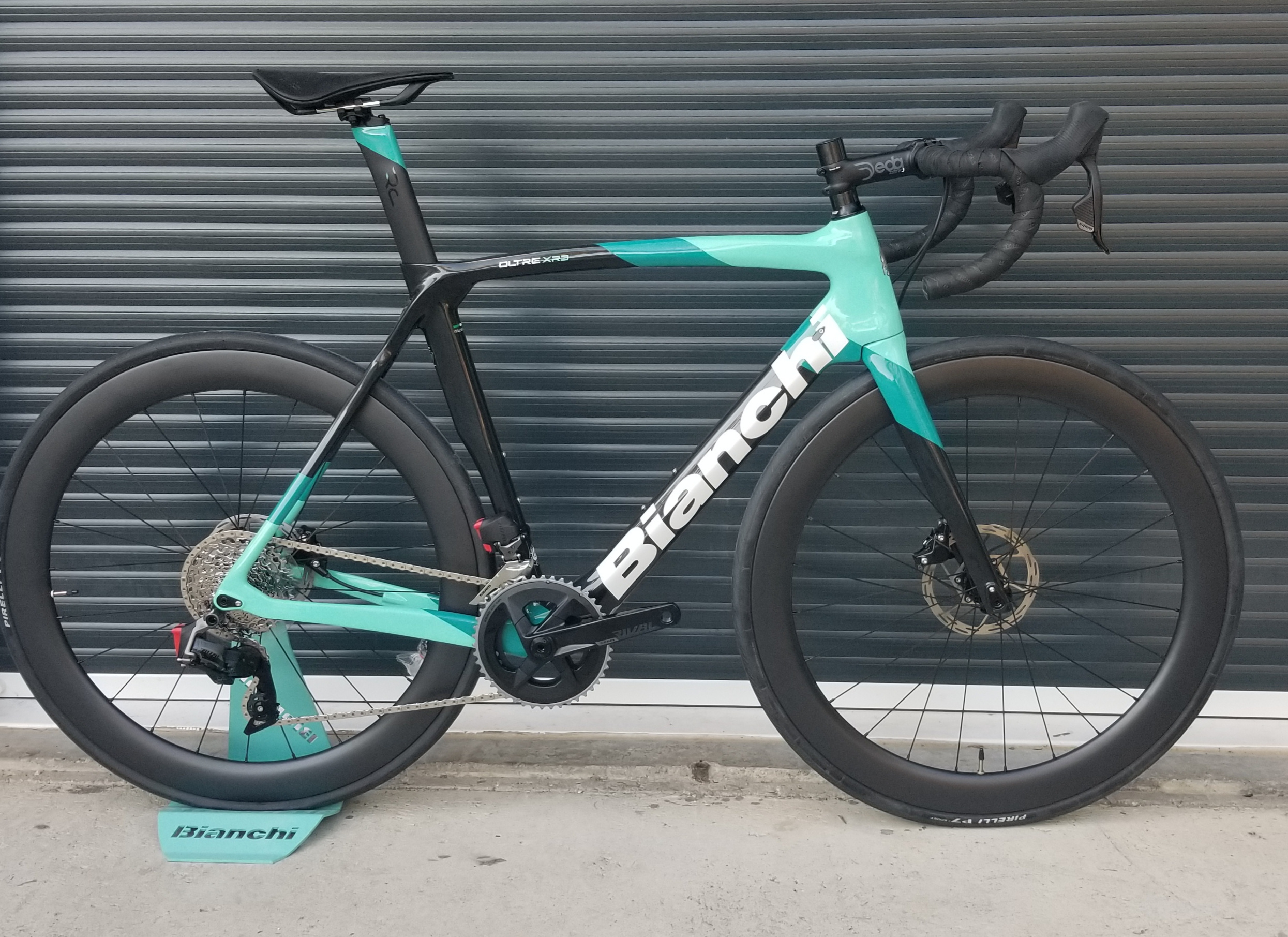 Vélo_bianchi_oltre_xr3_disc_sram_12v_vision_carbone