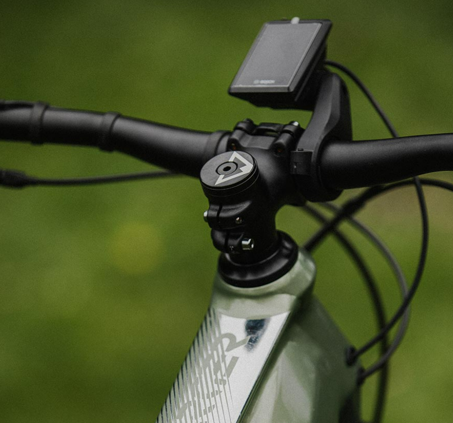charger_electrique_vtt_suspendu_vae_sunn_2024_5