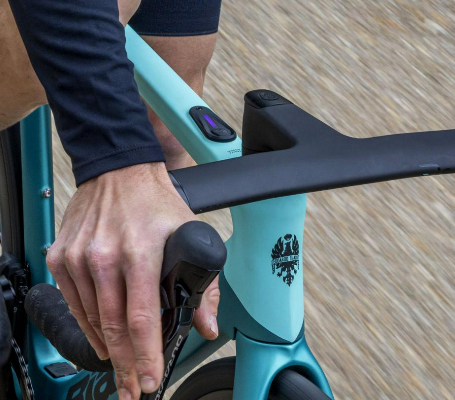 e_oltre_velo_electrique_route_mahle_x30_250wh_bianchi_13