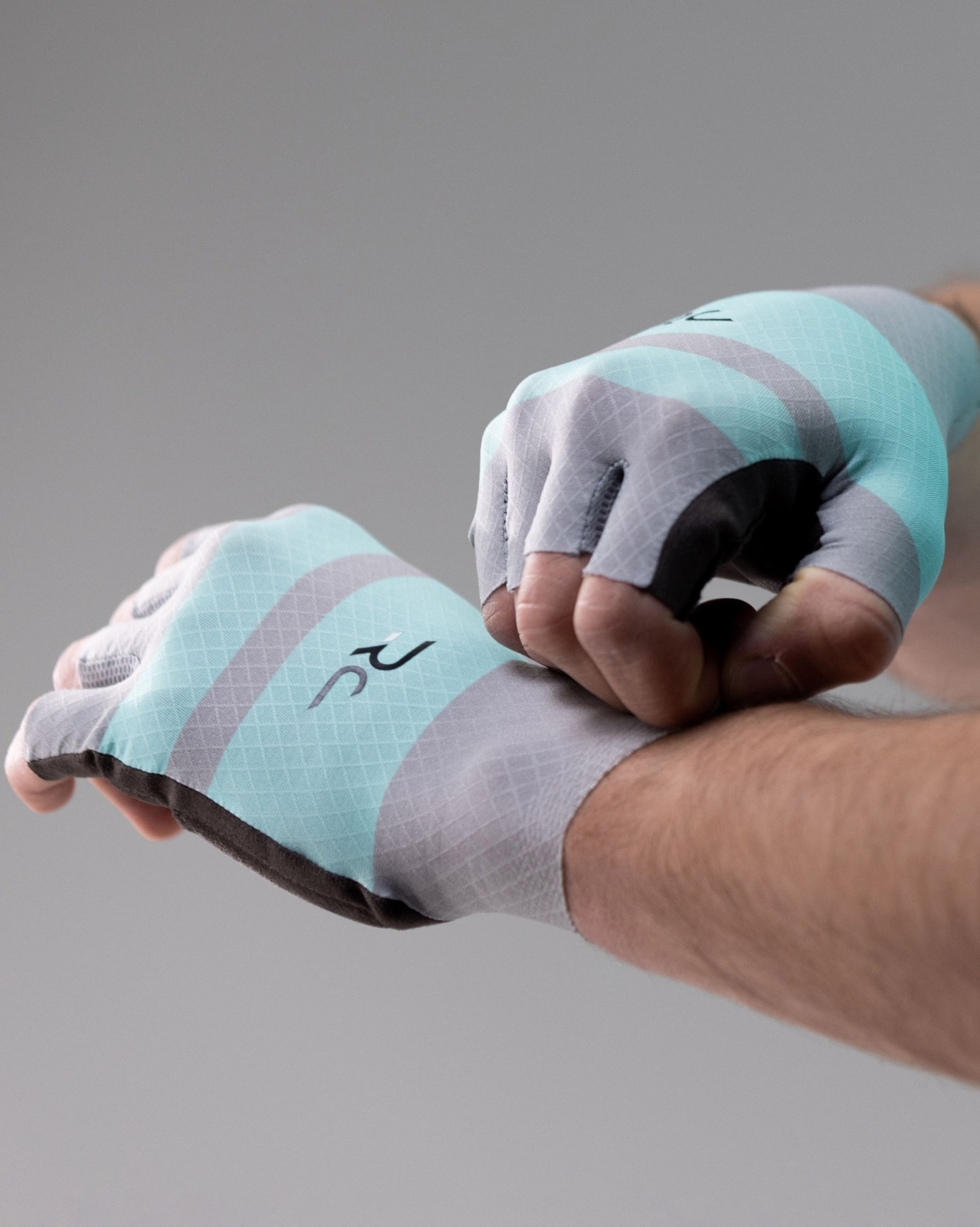 rc_icon_999_gants_gris_celeste_bianchi_3