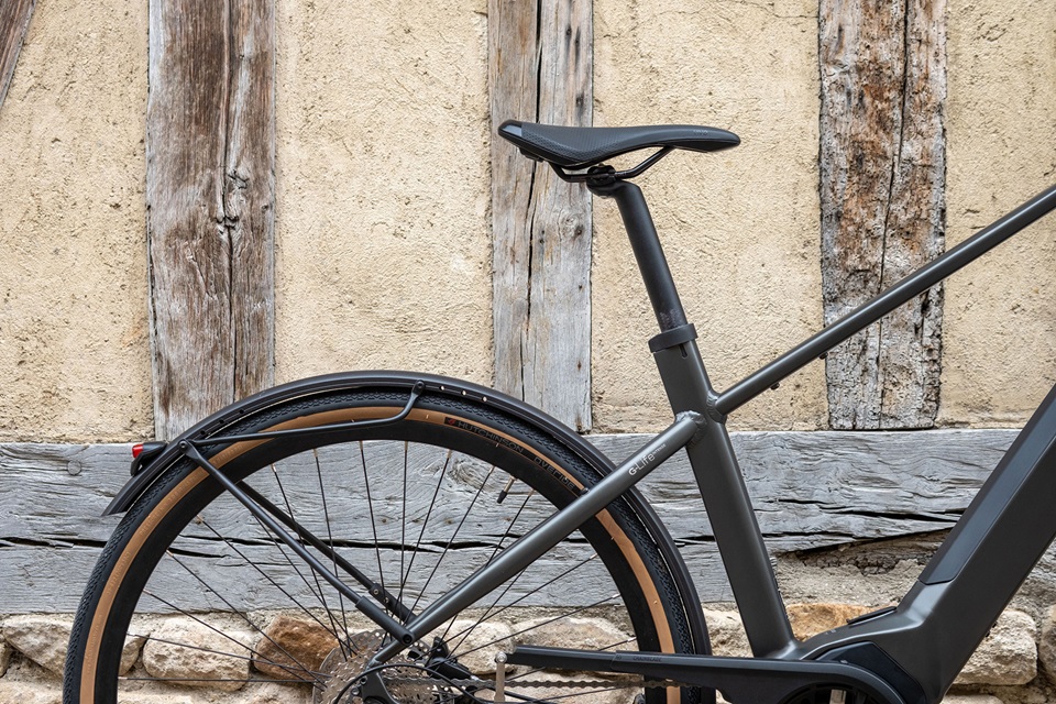 g_life_intense_commuter_vtc_electrique_trekking_noir_gitane_2024_4