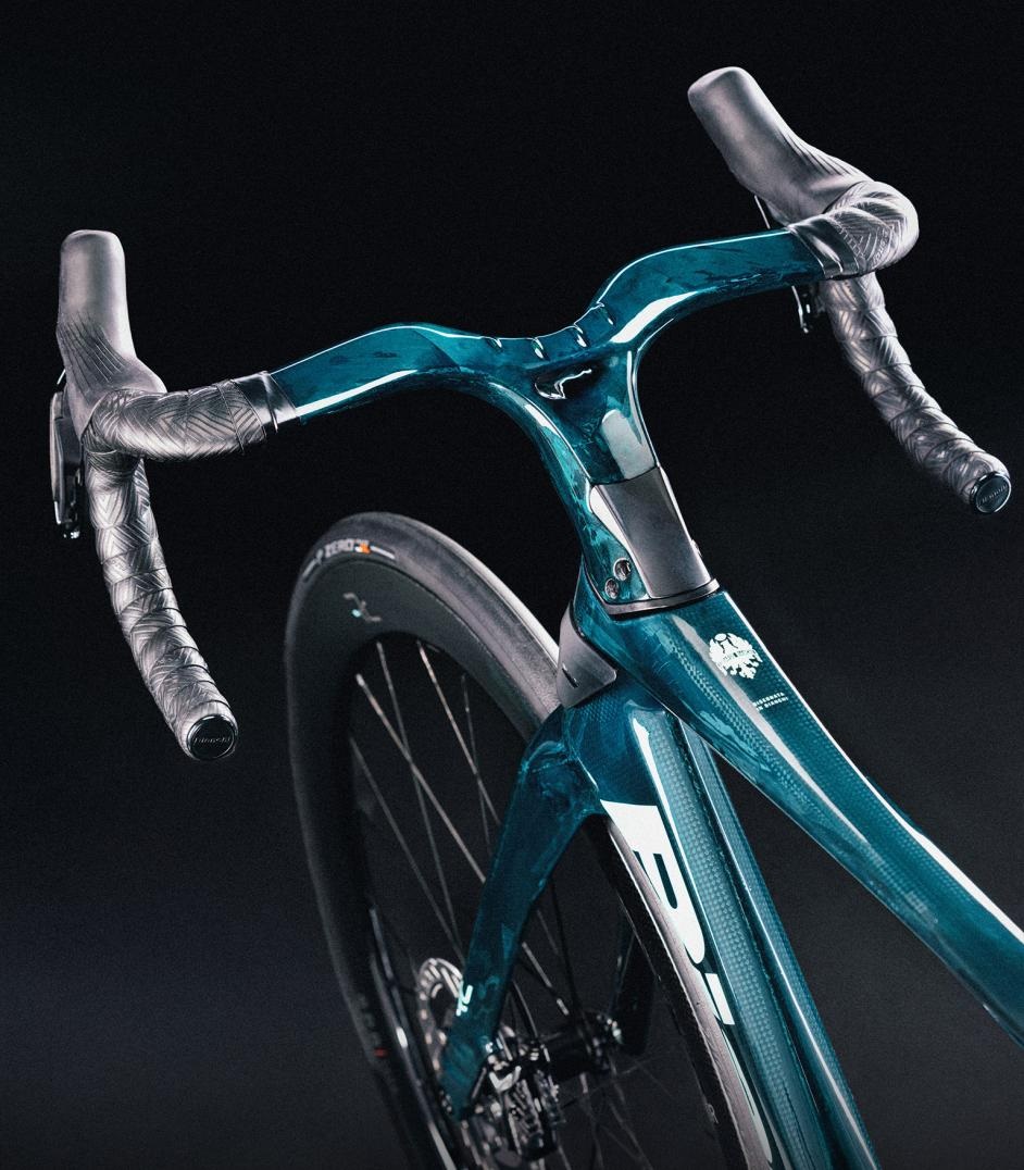 oltre_rc_dura_ace_di2_velo_serie_limitee_140th_anniversaire_bianchi_3