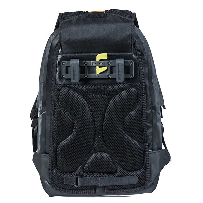 sacoche_arriere_sac_a_dos_urban_dry_backpack_hook_on_system_17l_noir_c9452249_basil_4