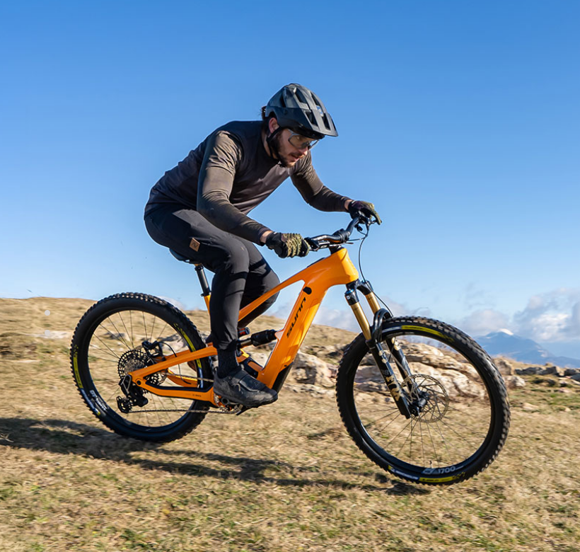 one_factory_vtt_electrique_tout_suspendu_carbon_enduro_sunn_2025_5