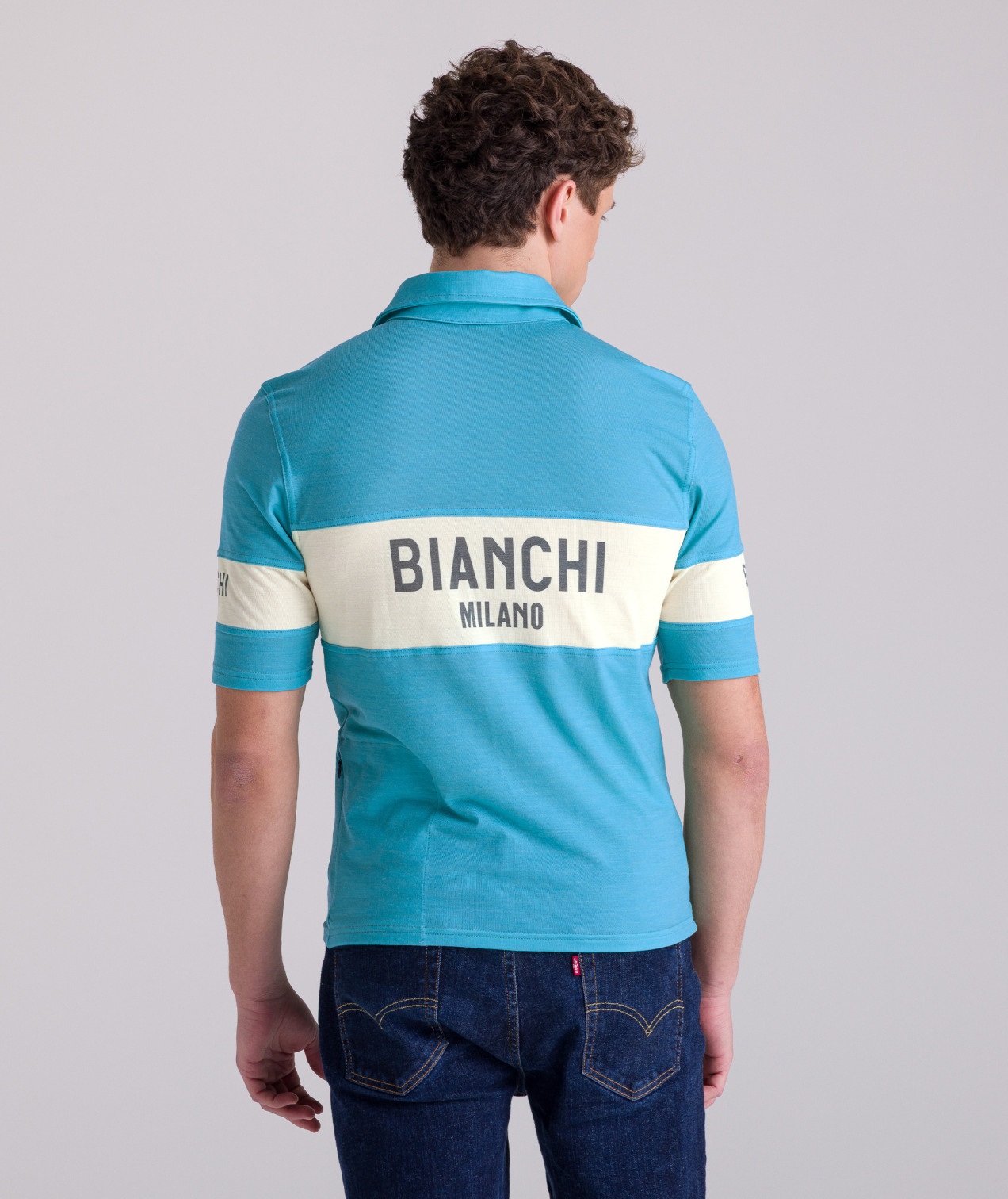 retro_polo_lifestyle_celeste_bianchi_milano_2025_2