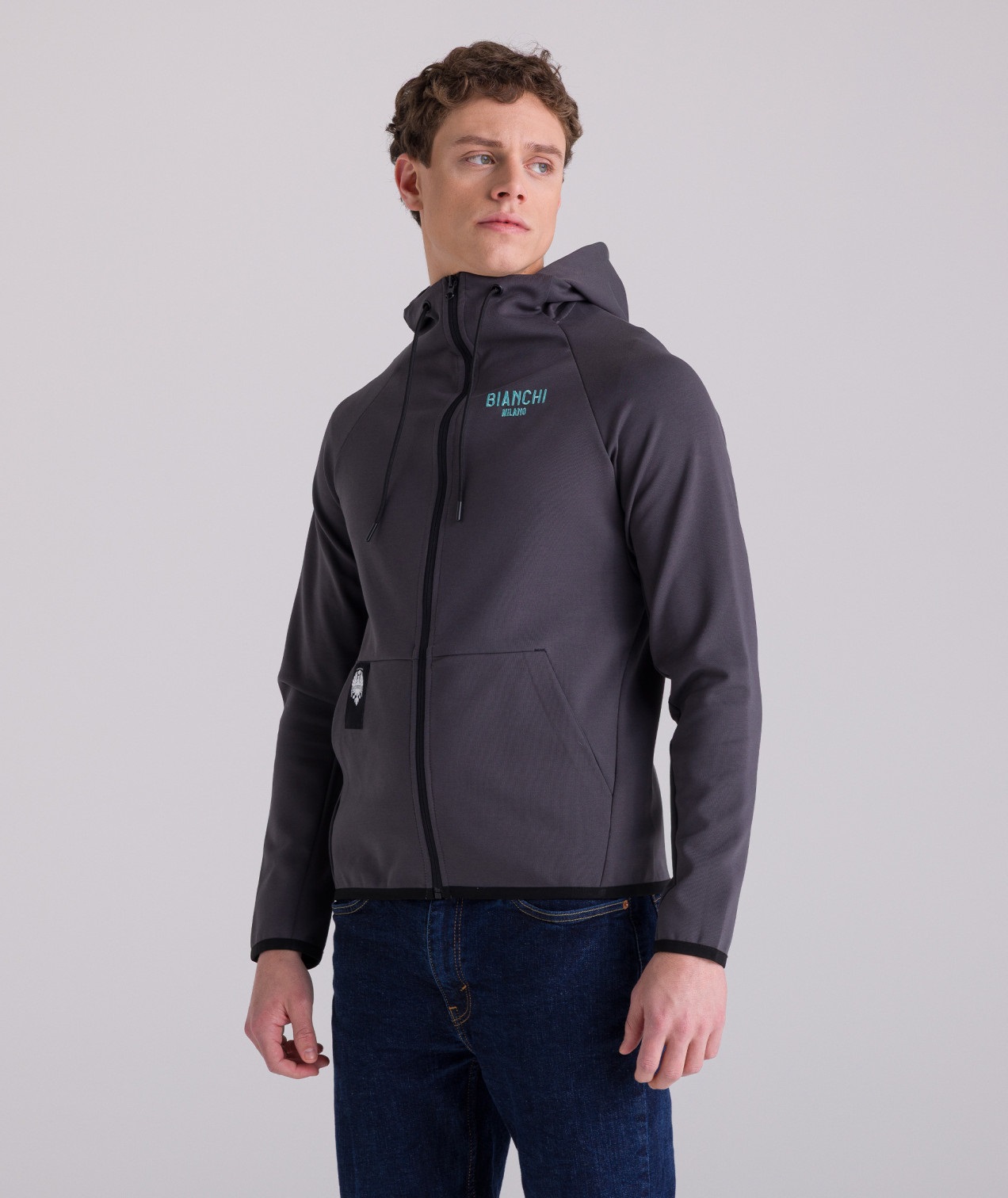 fan_lifestyle_sweat_capuche_gris_bianchi_milano_2025_2